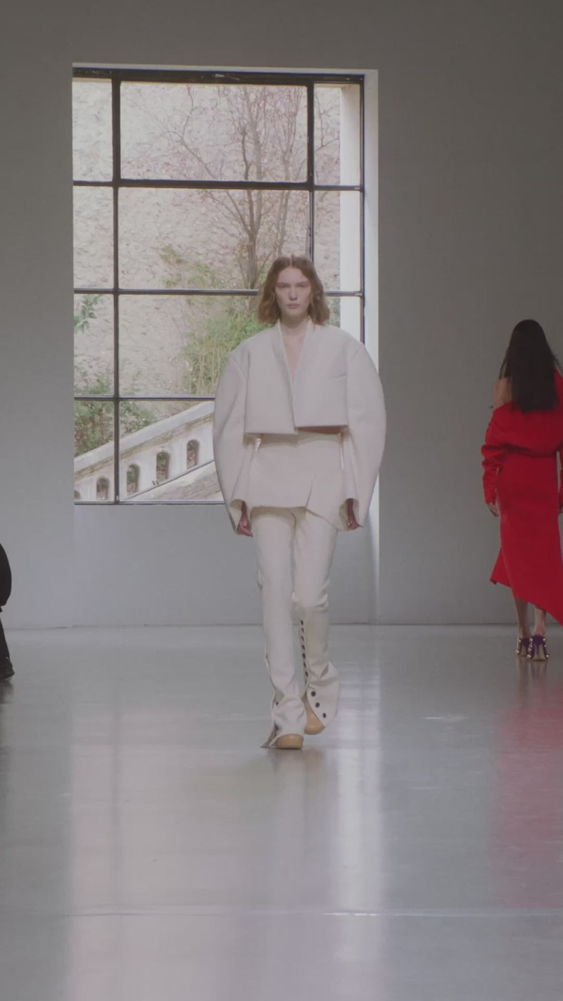 ROUNDED SLEEVE CROPPED JACKET IVORY 10