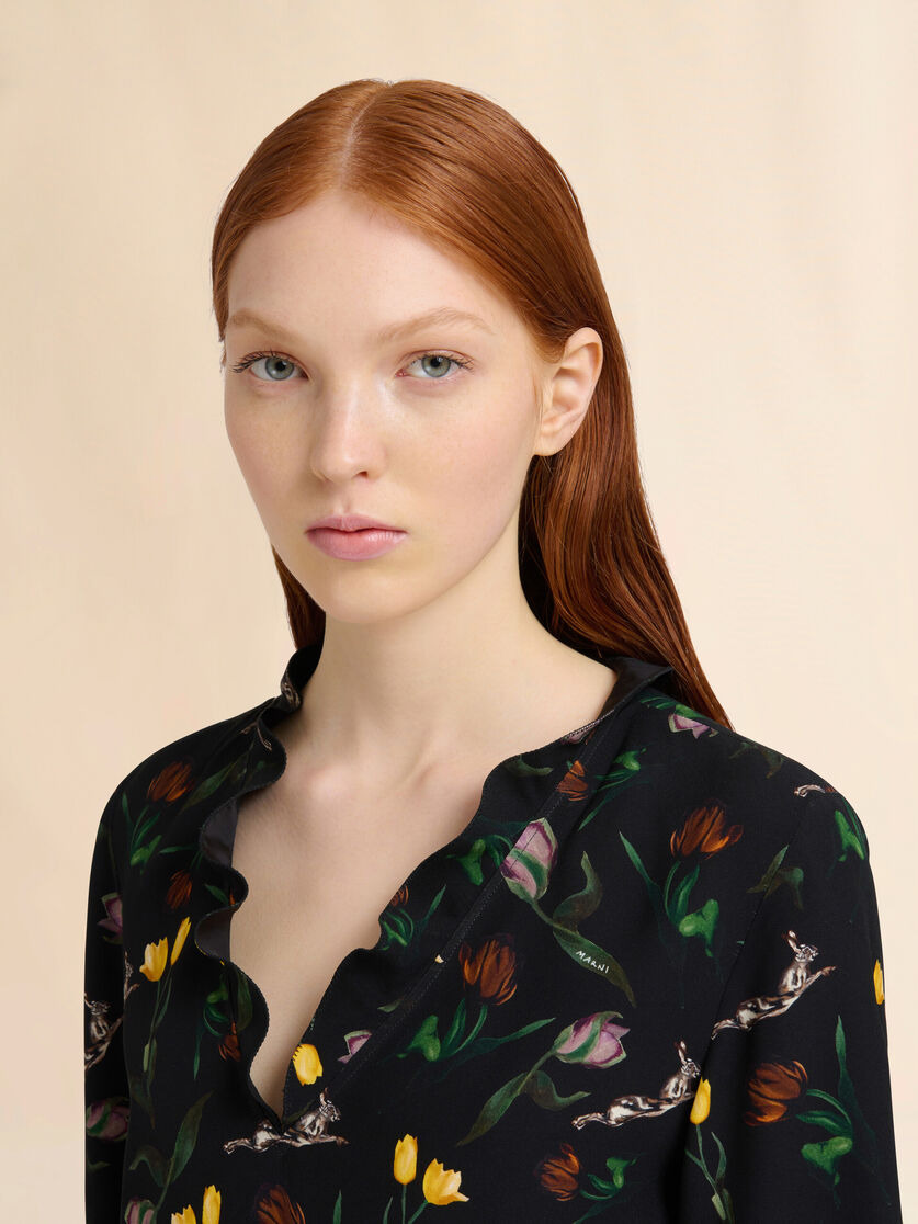 BLACK ENVERS SATIN MINI DRESS WITH TULIPS AND HARES PRINT - 4