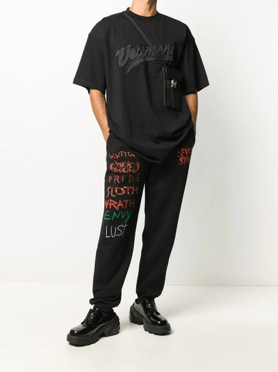 VETEMENTS oversized logo T-shirt outlook