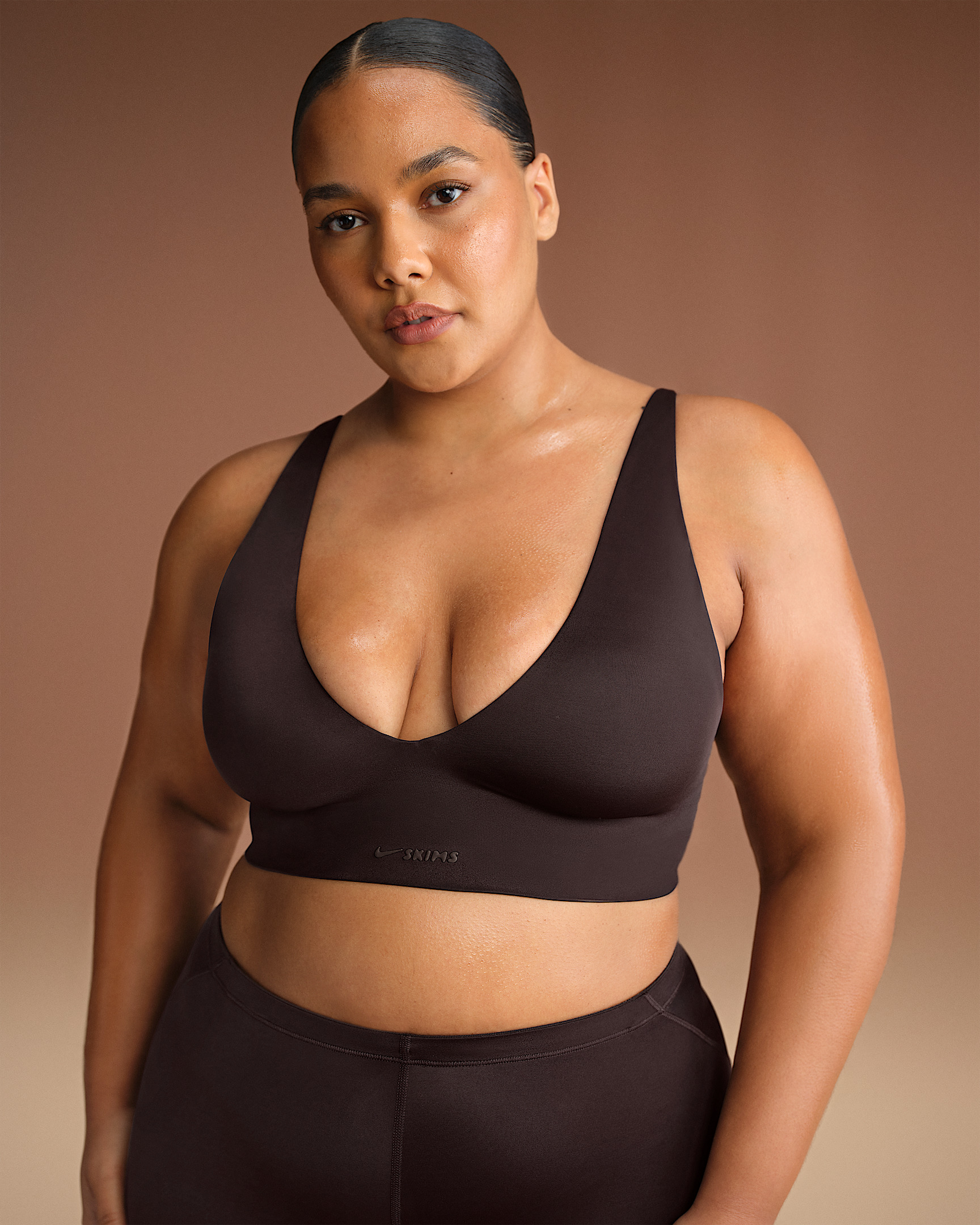 NikeSKIMS Shine Women's V-Neck Bra - 7
