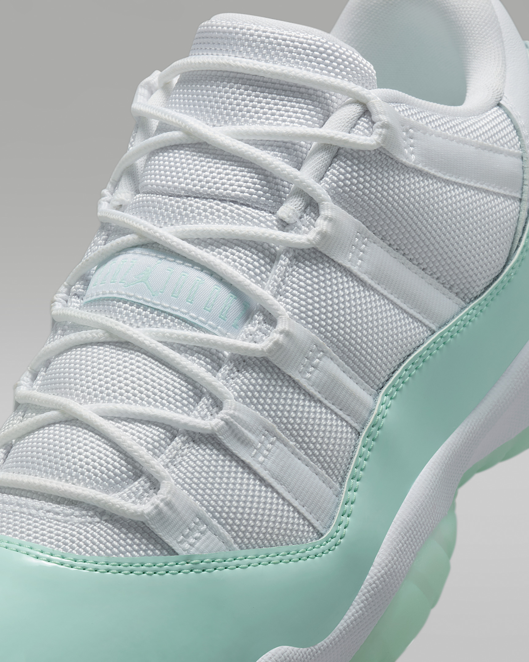 Air Jordan 11 Retro Low "Igloo" Women's Shoes - 7