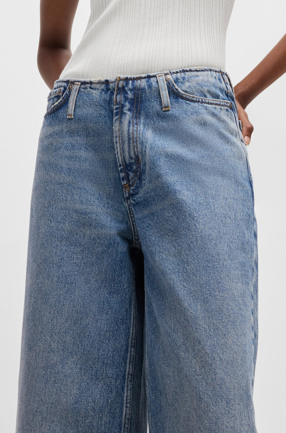 RELAXED-FIT JEANS WITH CROPPED LENGTH - 5