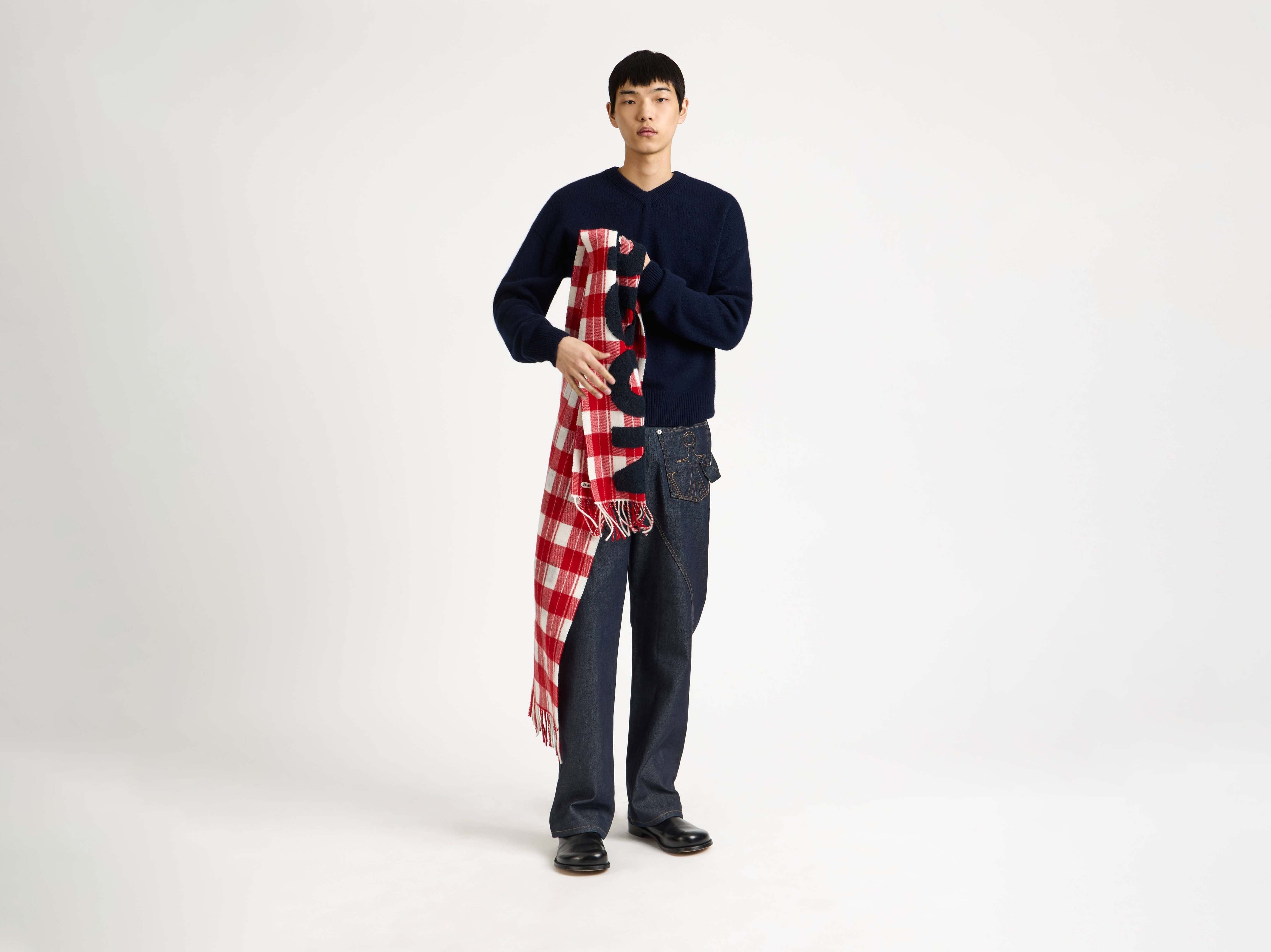 CHECKERED LOGO SCARF IN RED-WHITE - 5