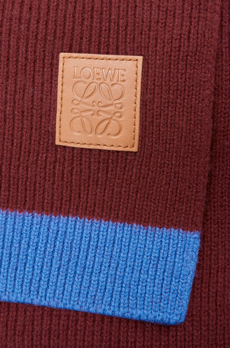 Asymmetric scarf in wool 4