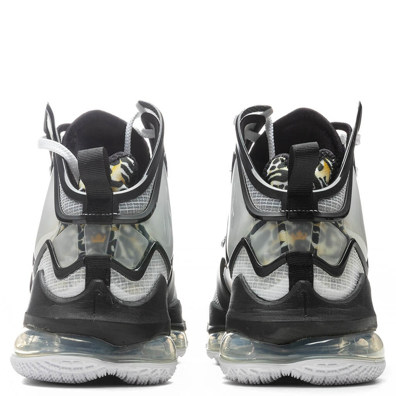 Nike LeBron 19 "Royalty"스니커머스 outlook