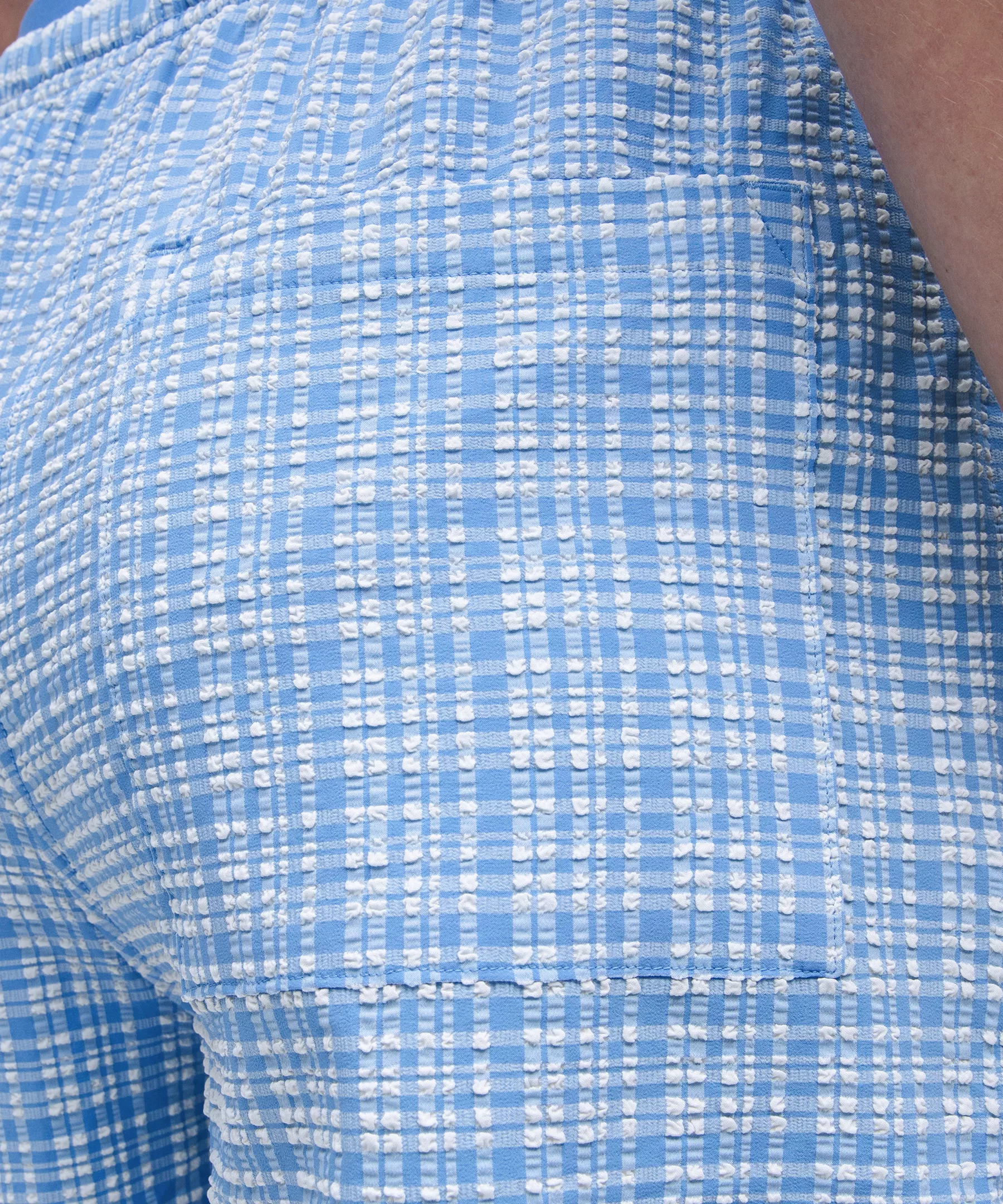 Seersucker Check Mid-Rise Pull-On Short 3" - 7