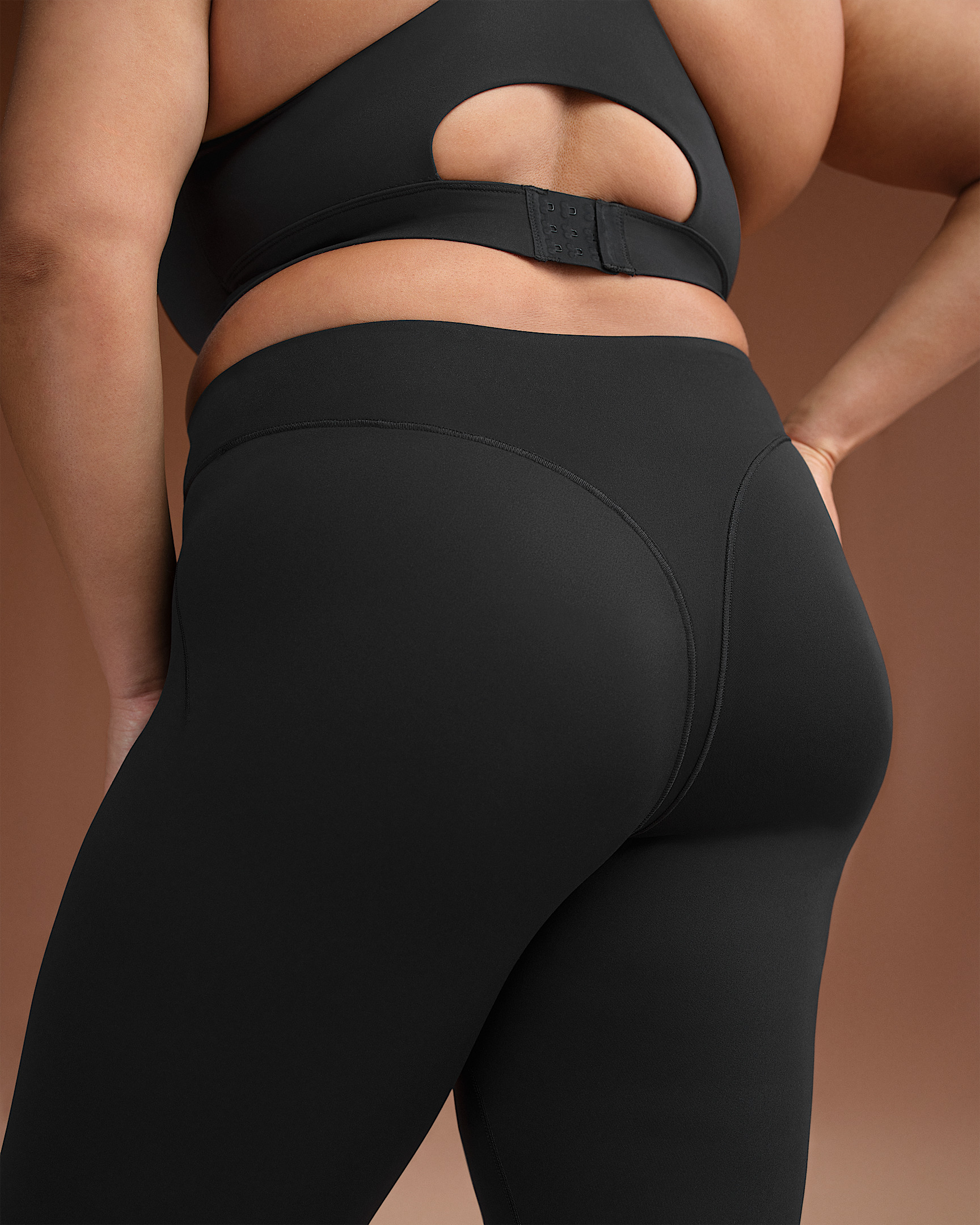 NikeSKIMS Matte Women's High-Waisted V-Line 26" Leggings - 8