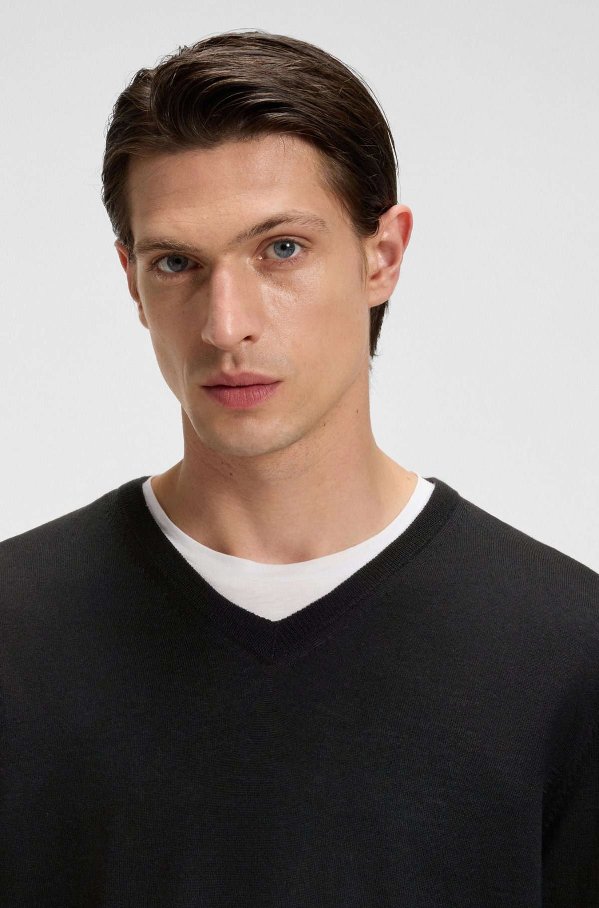 V-NECK SWEATER IN MERINO WOOL - 3