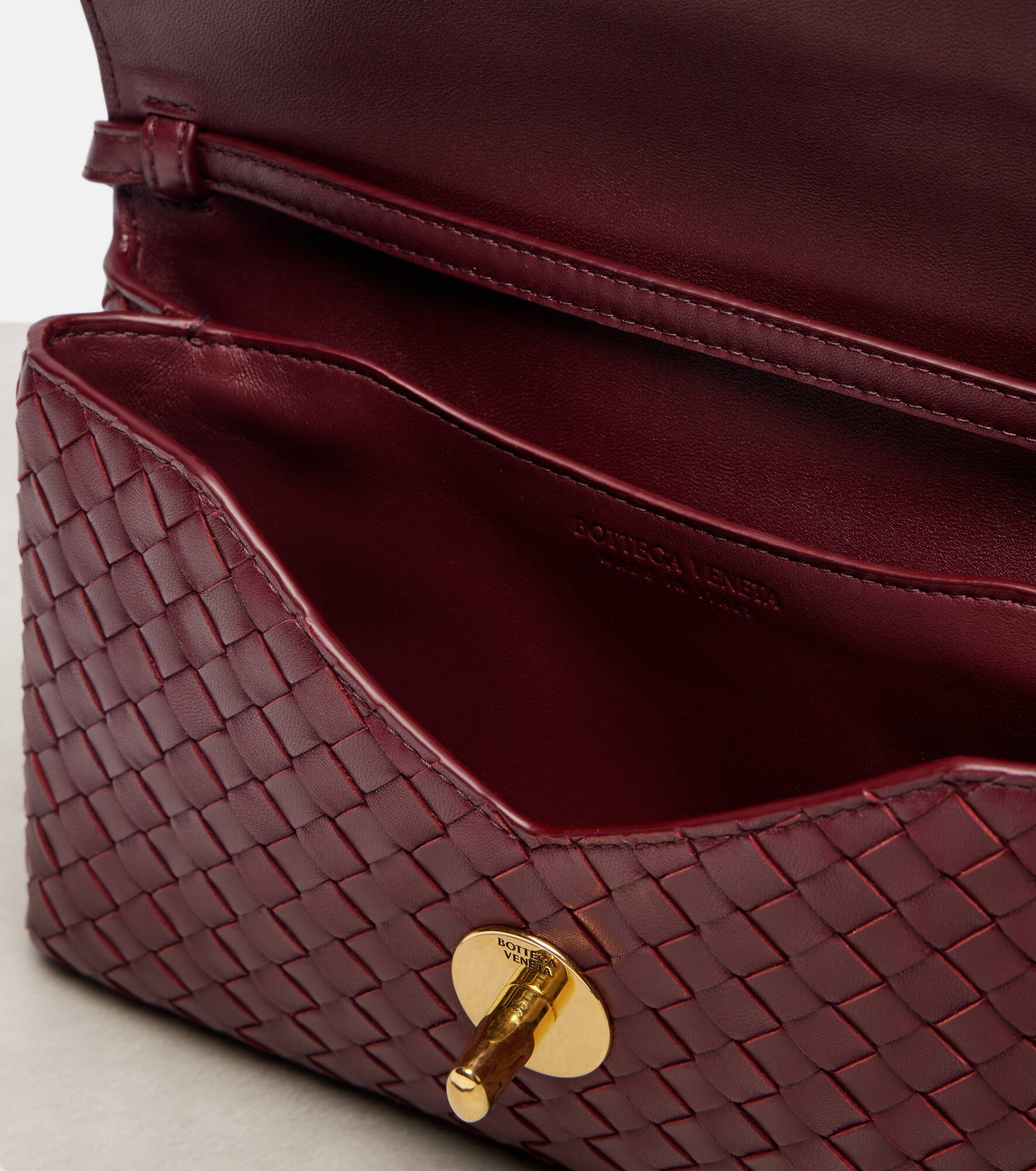 Knot Lock leather crossbody bag - 3