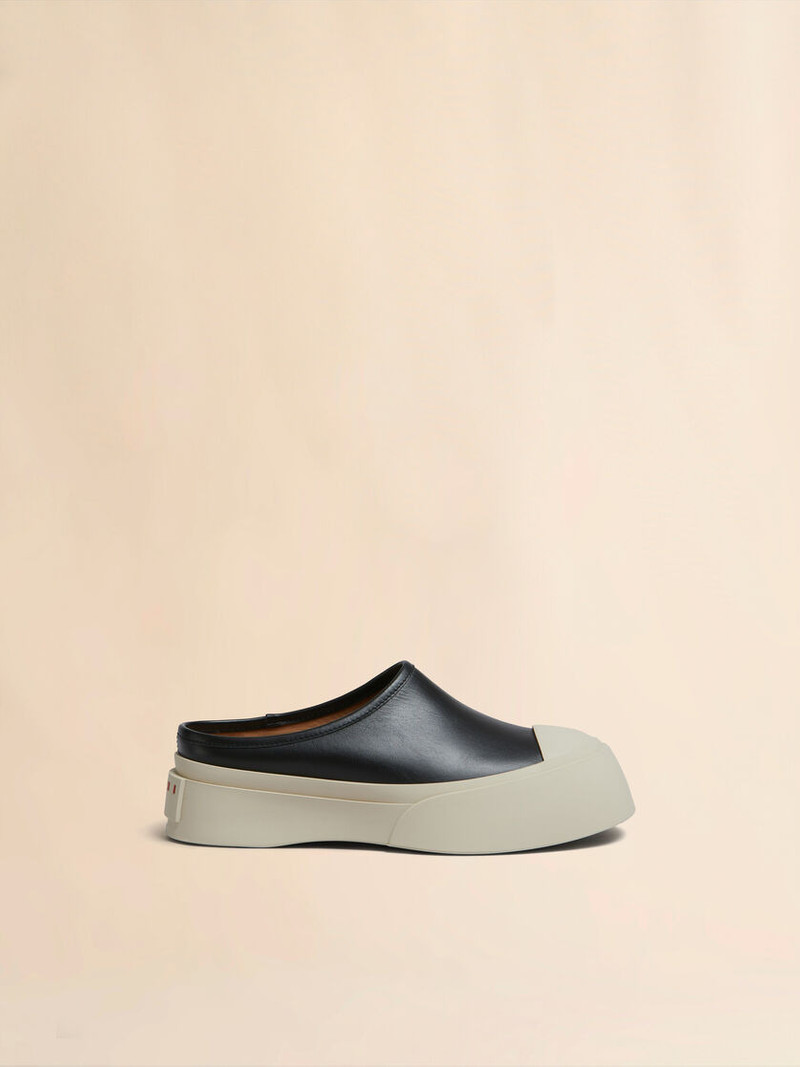 BLACK LEATHER PABLO SABOT 1