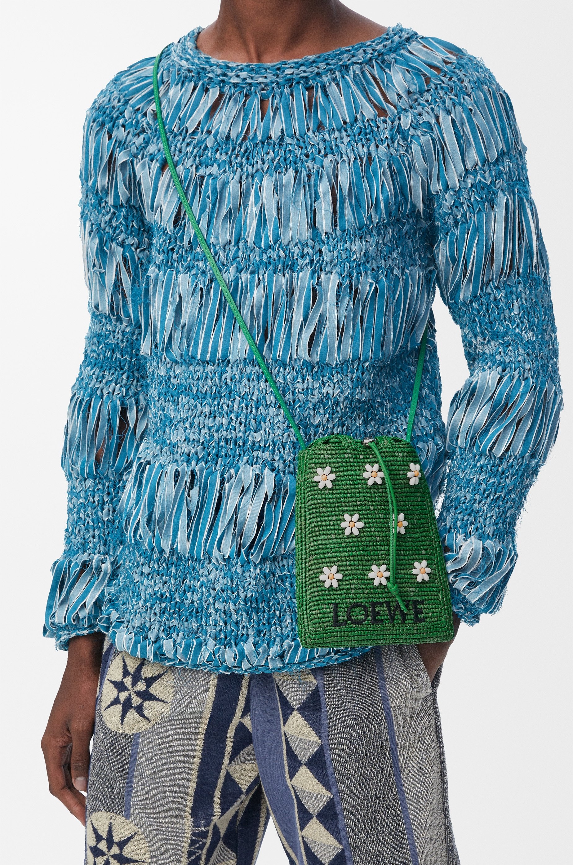 Drawstring pocket in raffia - 4