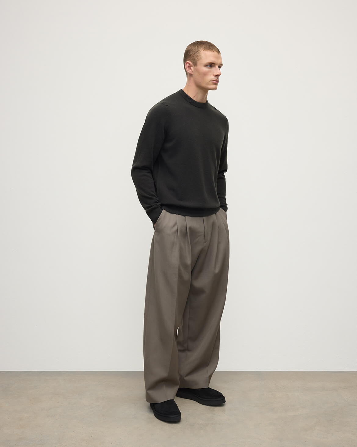 Classic Cashmere Grey Round Neck Jumper - 3