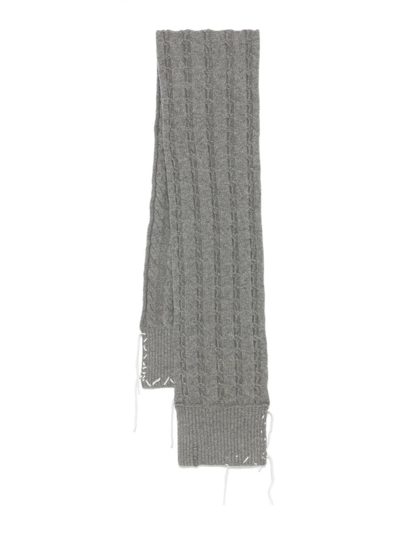 cable-knit stitching-detail scarf 1