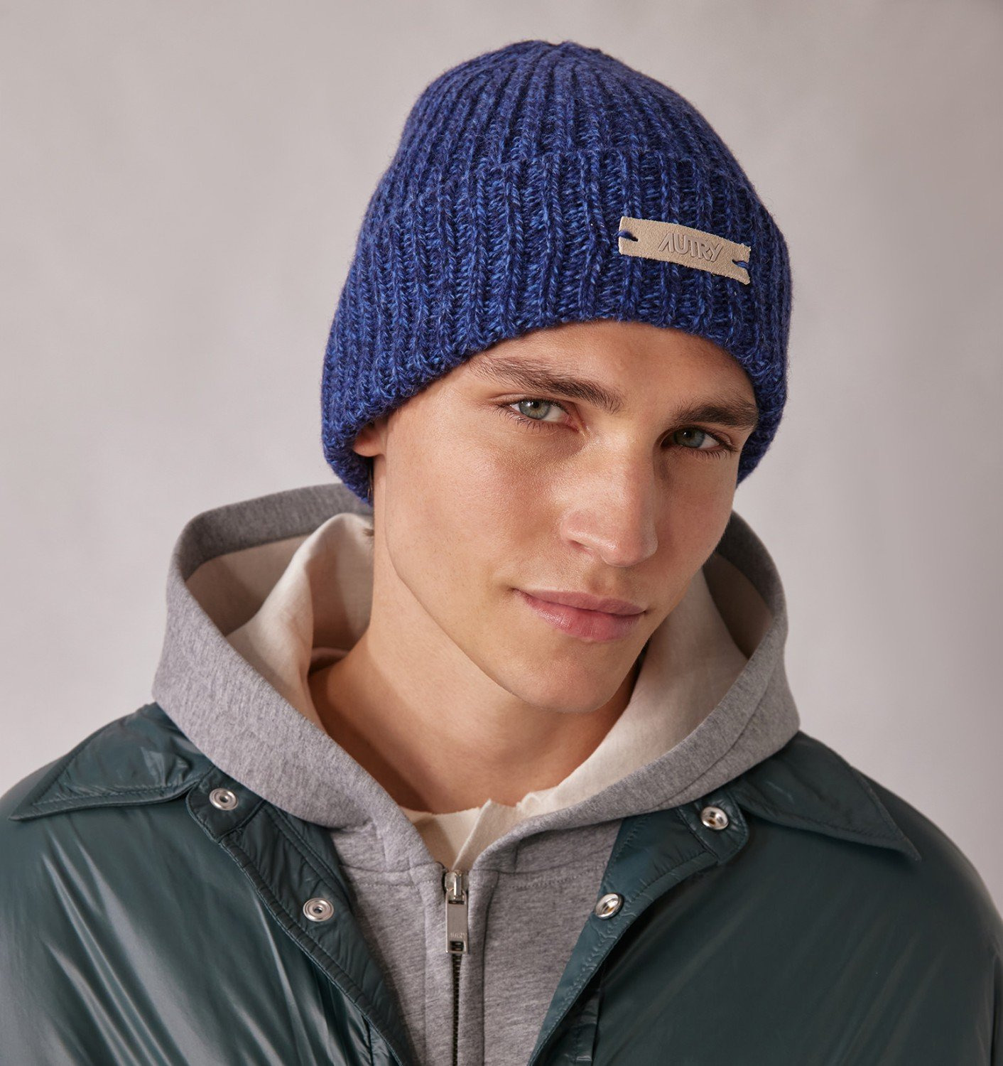 UNISEX BEANIE WITH LOGO PATCH - 3