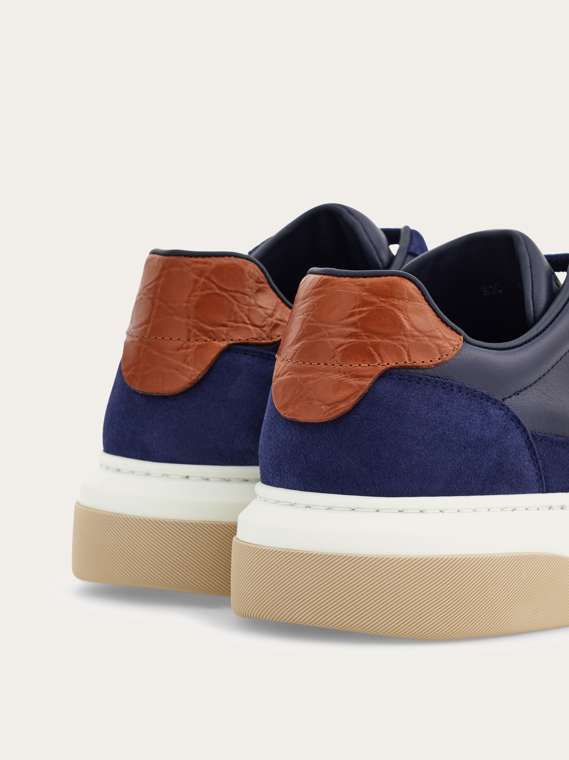 Low top sneaker with Gancini - 3