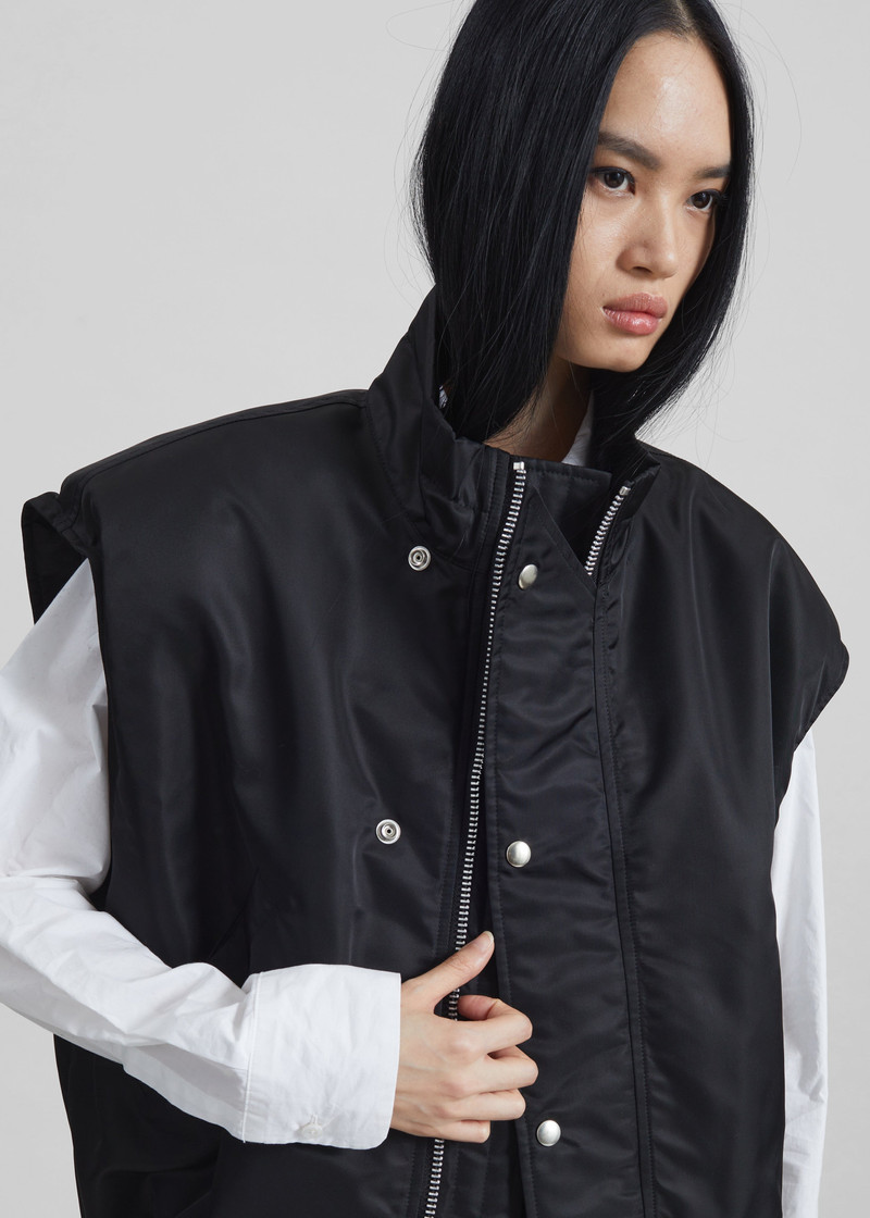 Aysen Sleeveless Bomber Jacket - Black 7