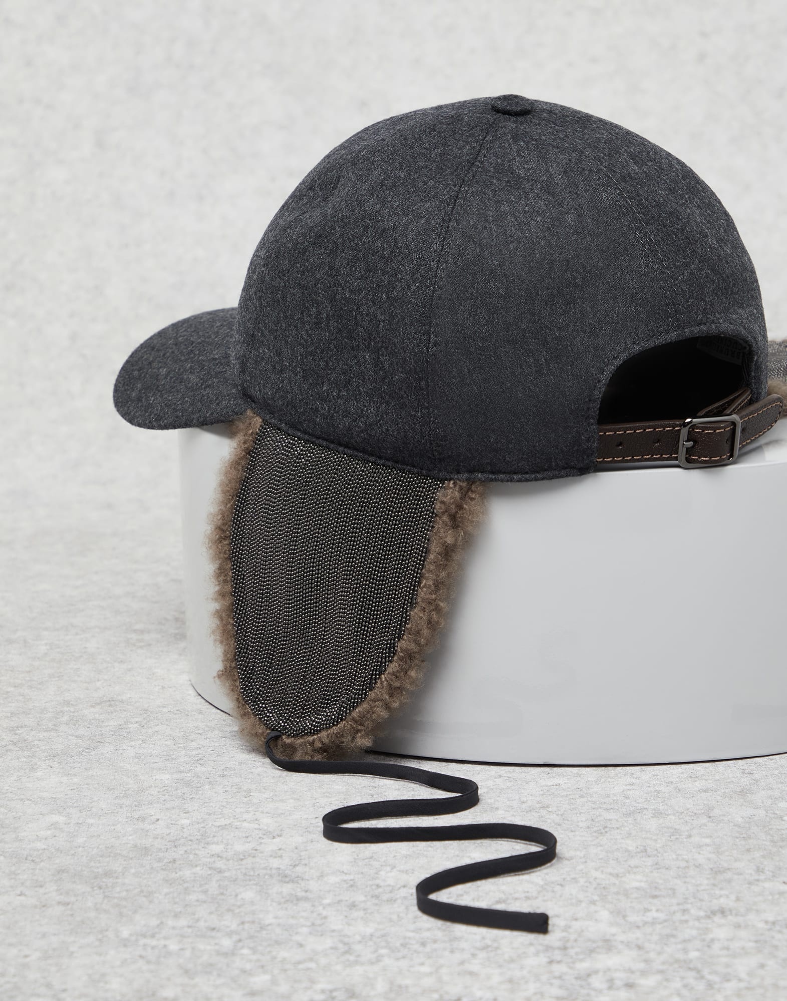 Virgin wool flannel baseball cap with precious shearling-lined ear flaps - 2
