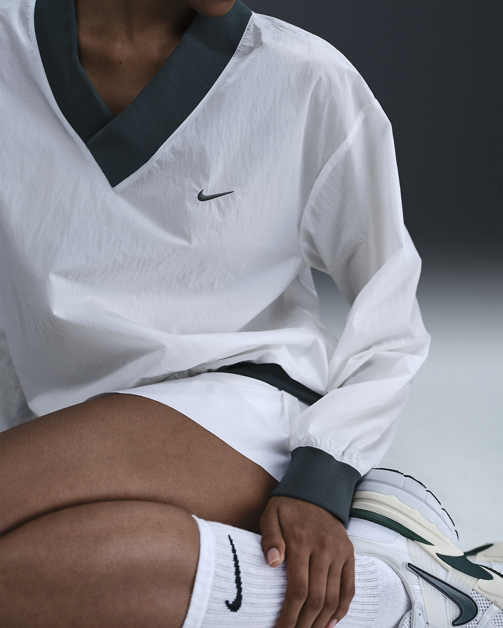 Nike Nike Sportswear Essential Women's Loose UV Woven Long-Sleeve