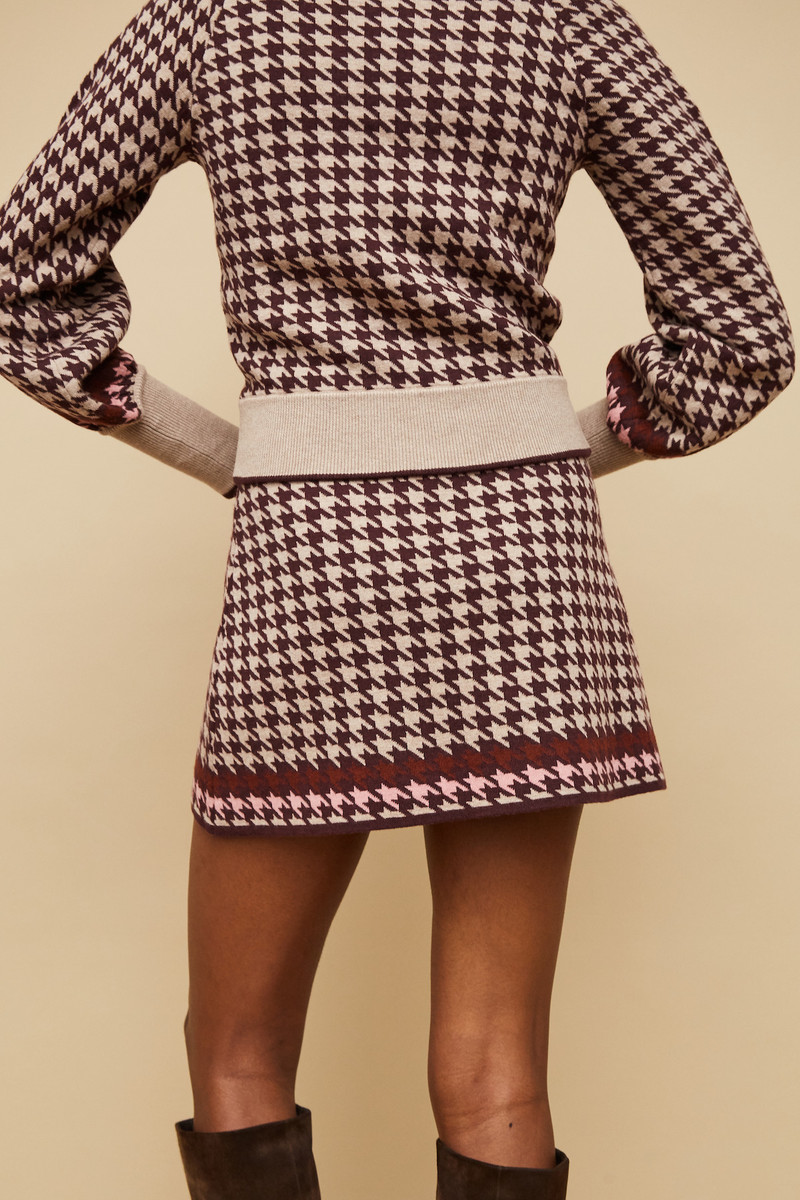 Lynne Mini Skirt Timeless Houndstooth in a Tailored Mini Silhouette 4