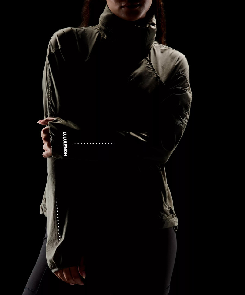 Classic-Fit Ventilated Running Jacket 11