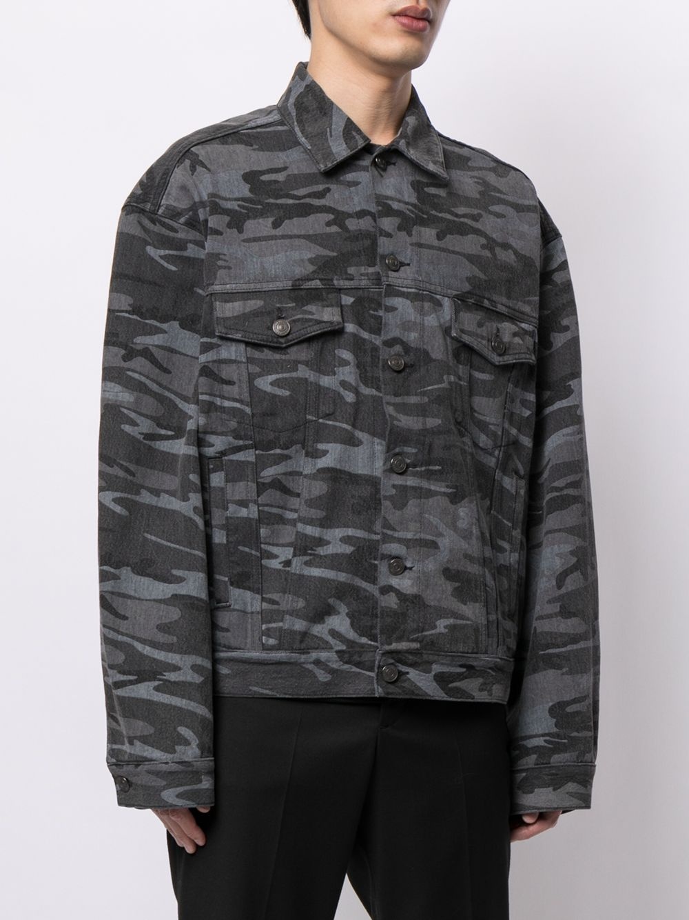 camouflage-print denim jacket - 3