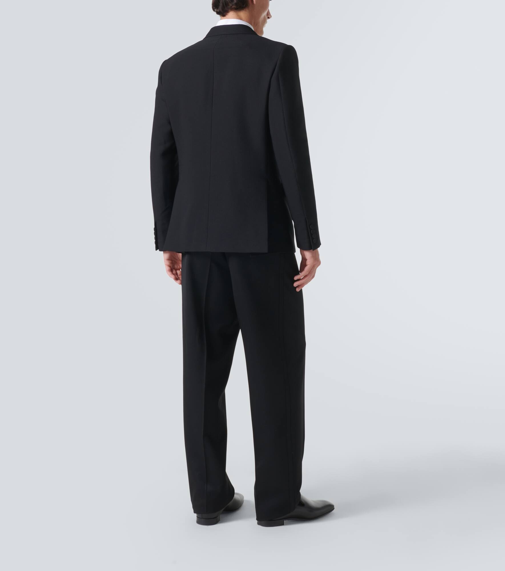 Double-breasted wool and silk suit - 3