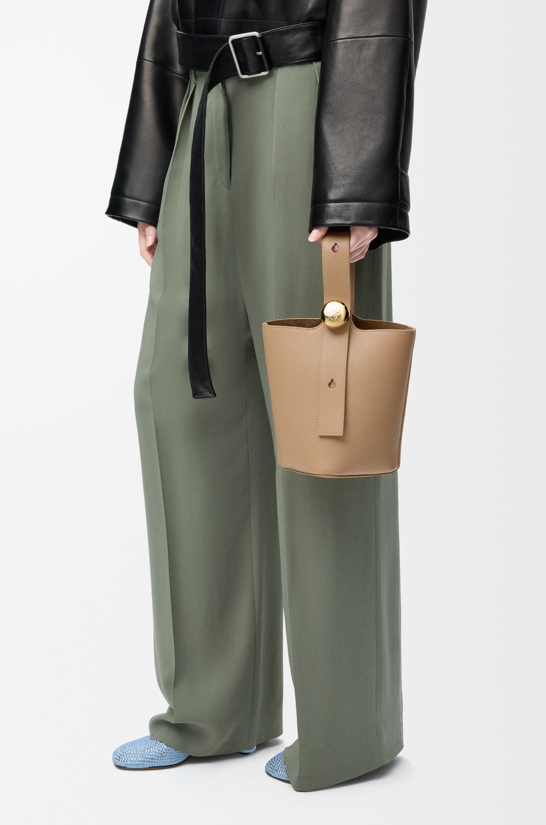 Mini Pebble bucket in soft grained calfskin - 2