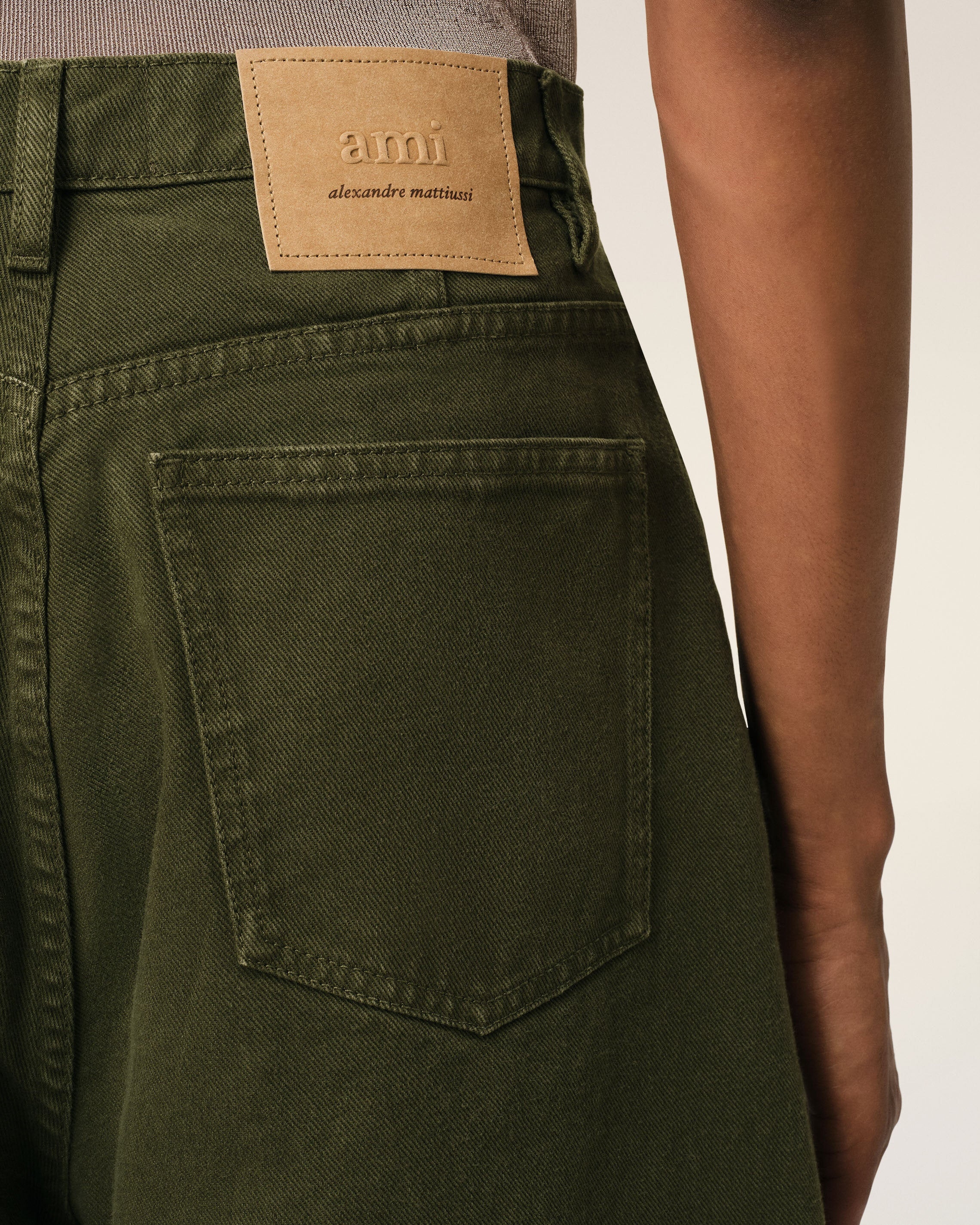 ショートパンツ AMI Women Shorts  Burmudas FTR203AC0014 ASH GREEN AMI Paris GREEN COTTON WIDE FIT BERMUDA SHORT | REVERSIBLE