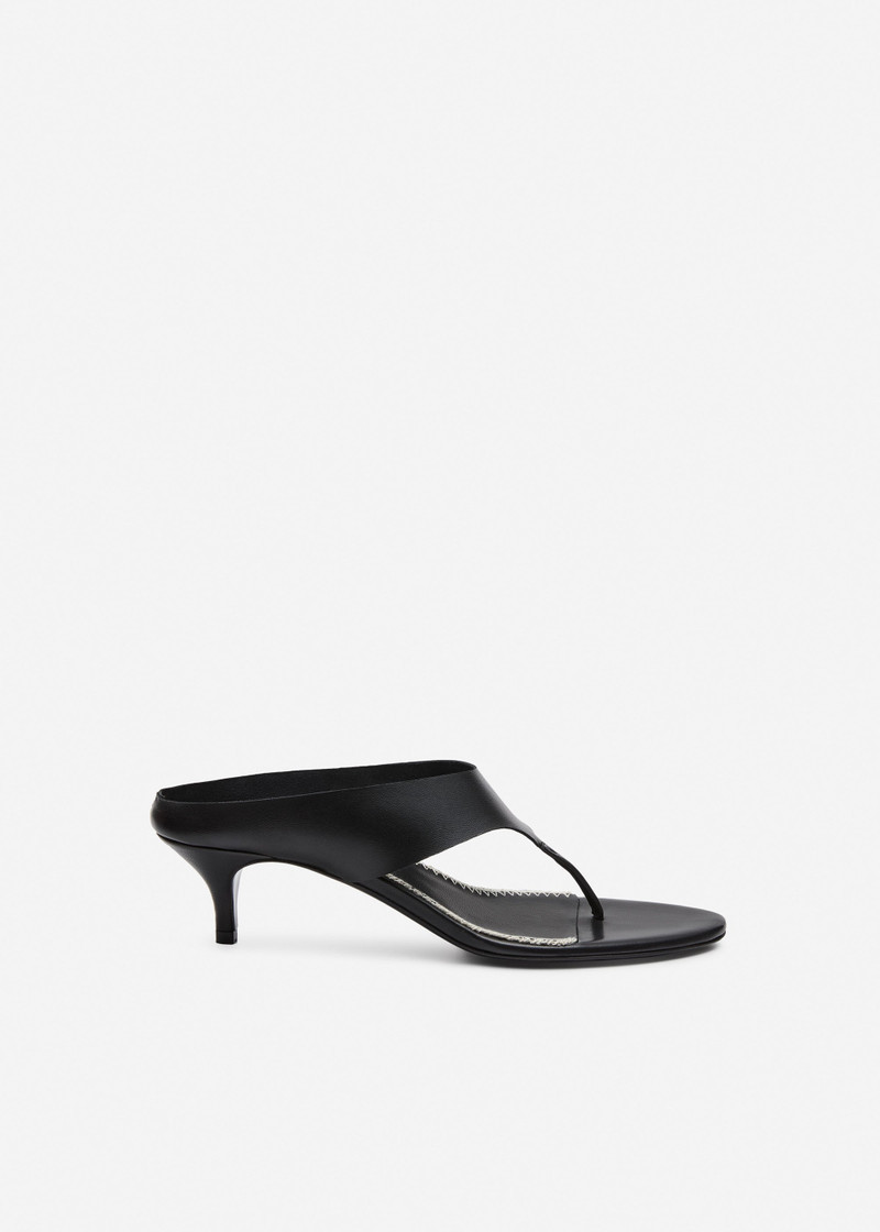 Thong sandals in black leather 1