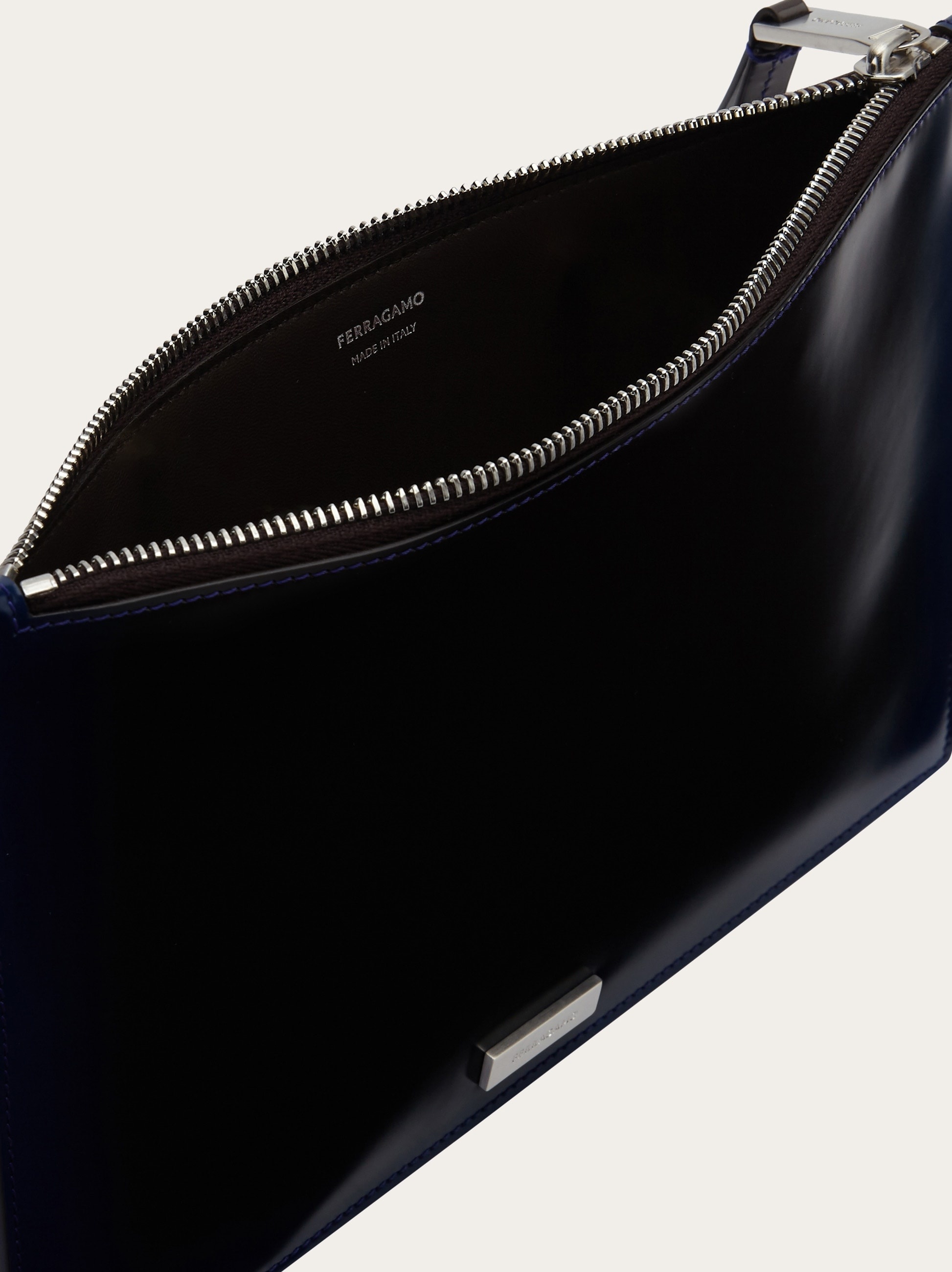 Item holder with nuanced detailing - 5