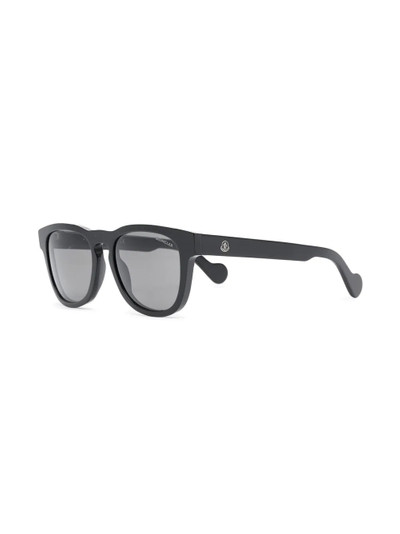 Moncler logo-plaque tinted sunglasses outlook