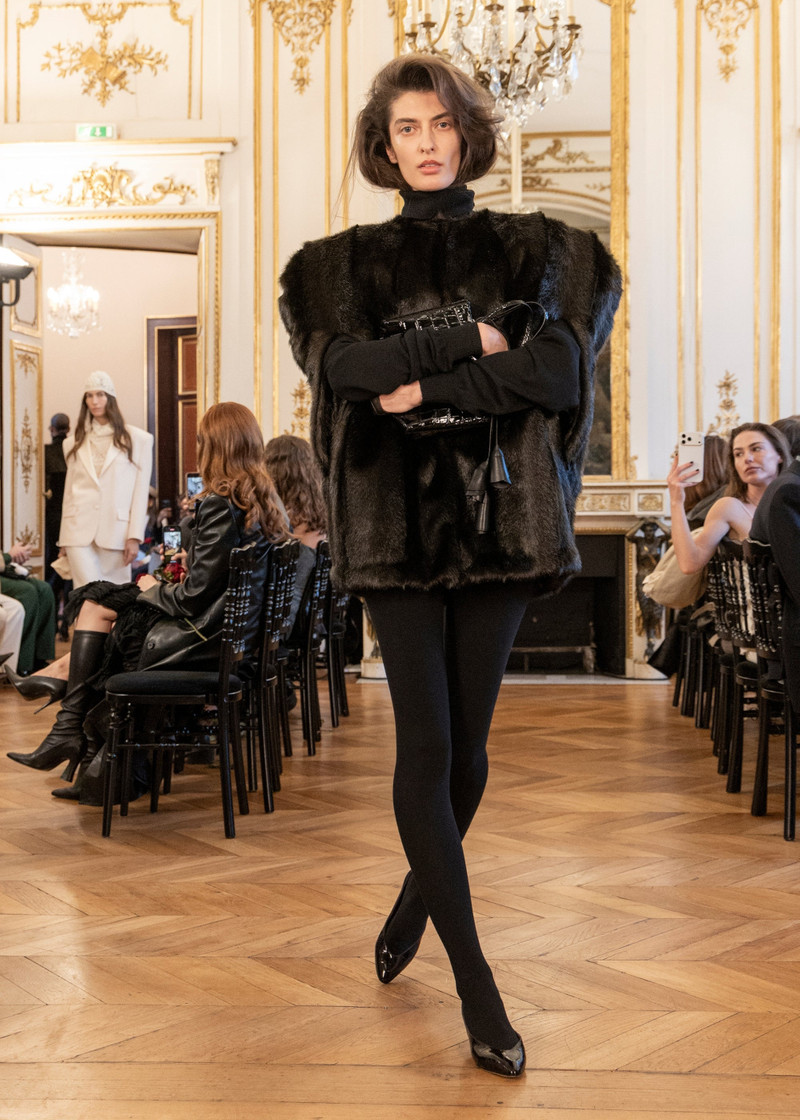 Faux fur cape in brown 5