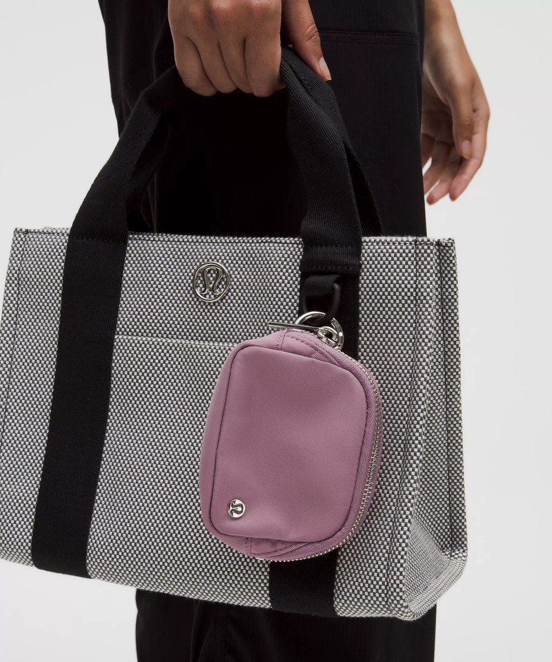 lululemon Everywhere Belt Bag Nano outlook