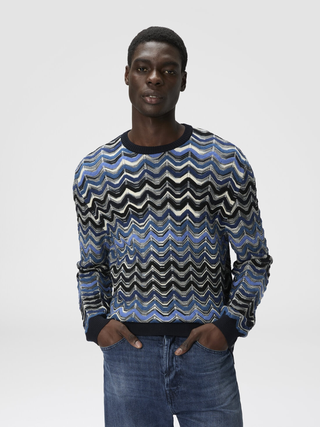 Crew Neck Sweater with Geometric Zigzag Pattern - 4