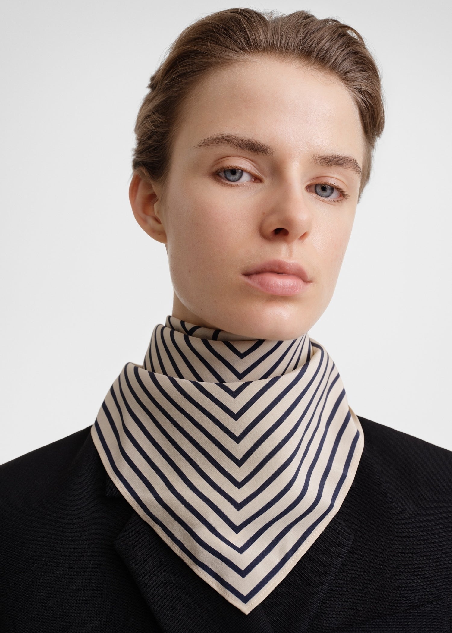 Signature monogram silk scarf crème - 2