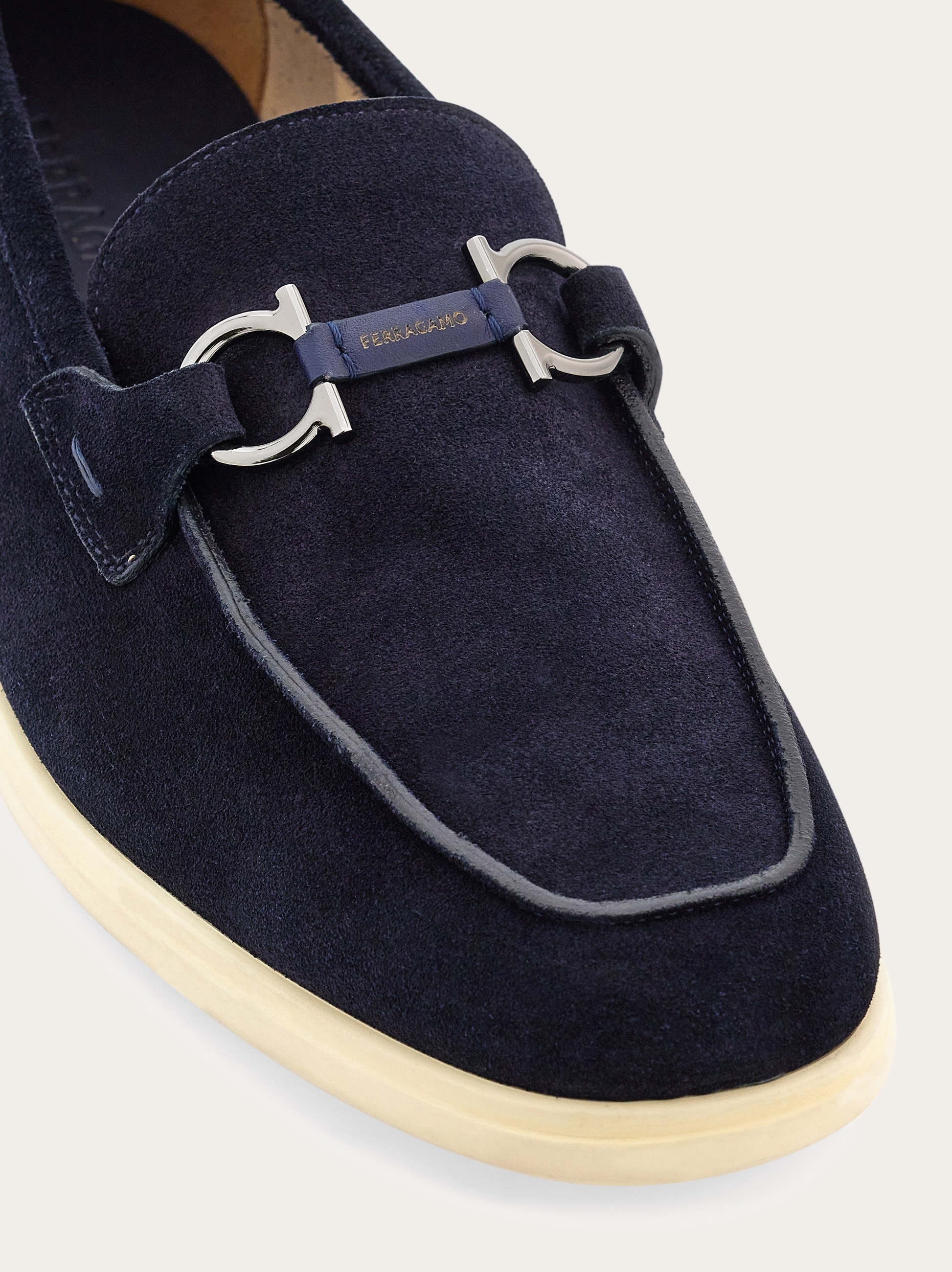 Casual loafer with Gancini ornament - 7