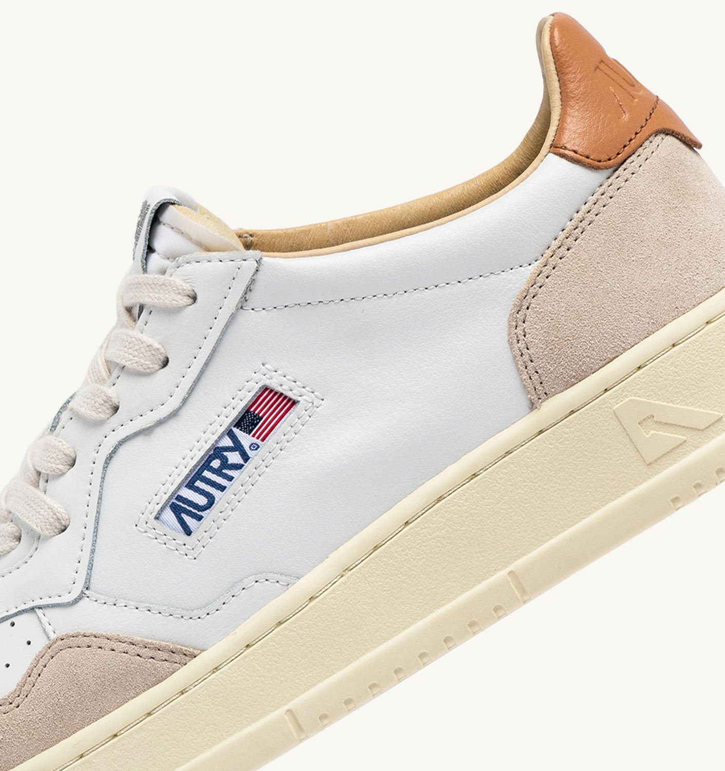 MEDALIST LOW SNEAKERS IN WHITE AND SANDSTORM LEATHER SUEDE - 6