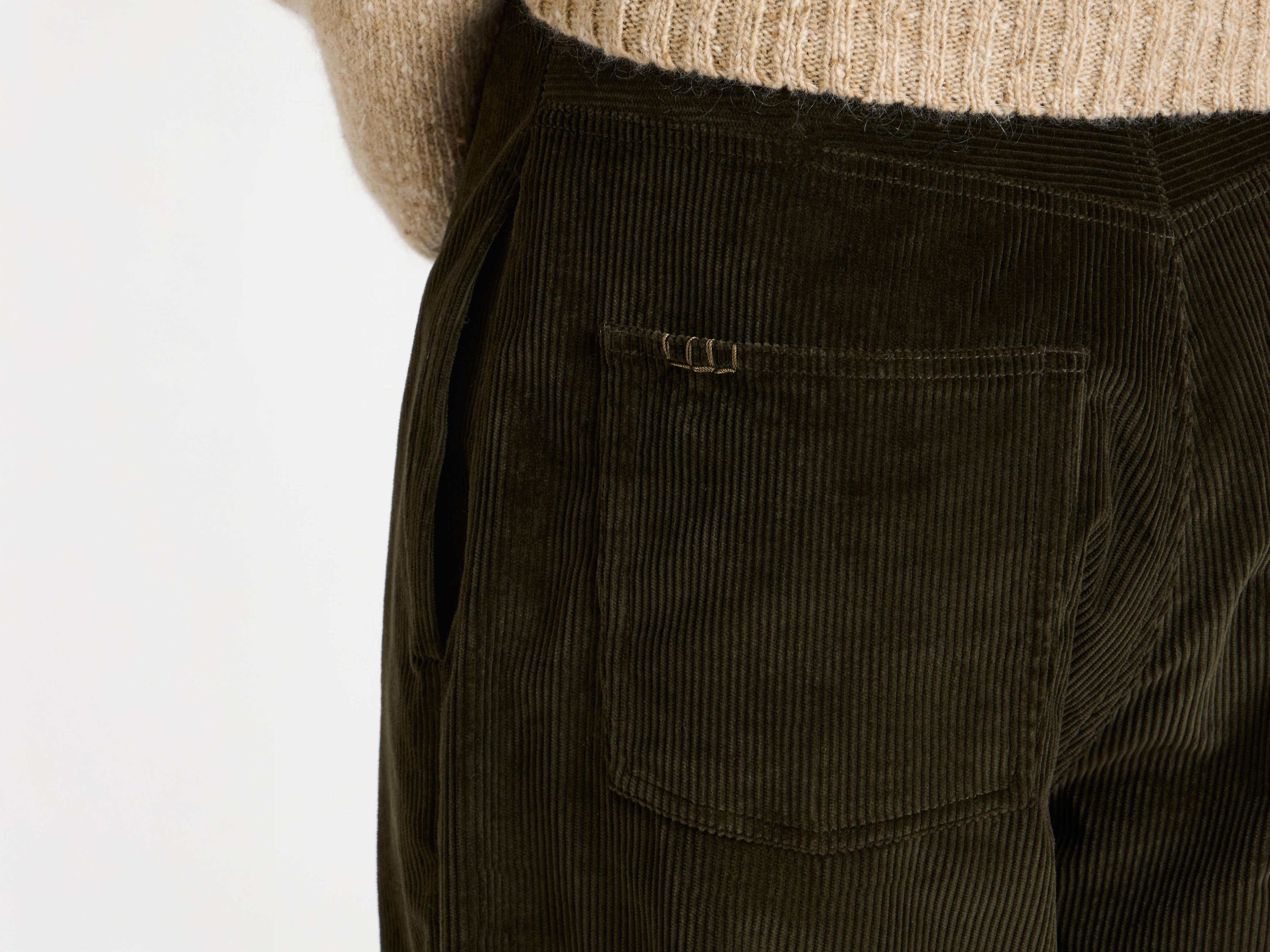 SINGLE PLEAT TROUSERS IN MOSS - 6