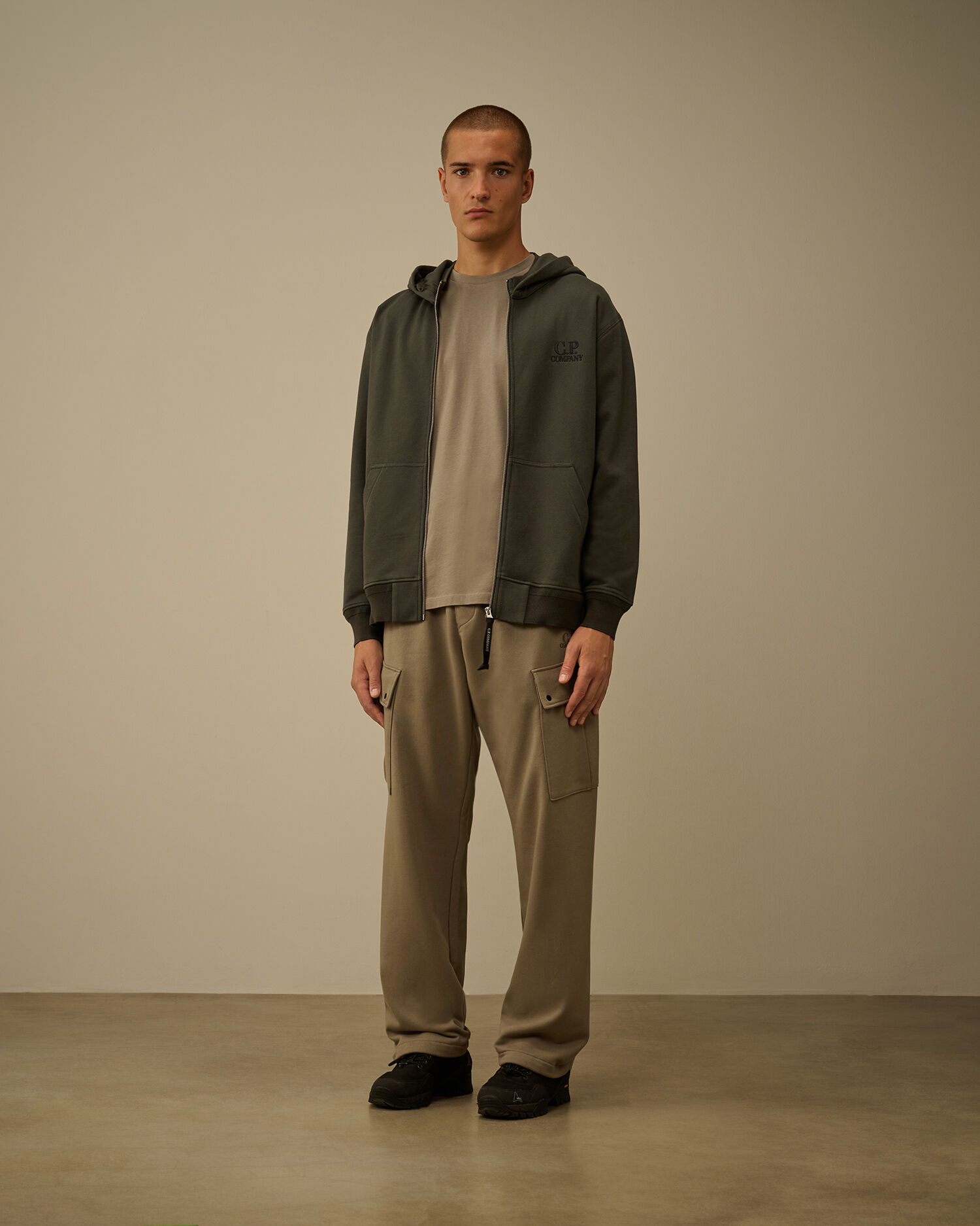 Diagonal Raised Fleece Cargo Sweatpants - 2