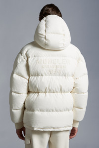 MONCLER☆KARAKORUM 長め丈 ダウンジャケット 3 WHITE MONCLER☆KARAKORUM 長め丈 ダウンジャケット 3 WHITE