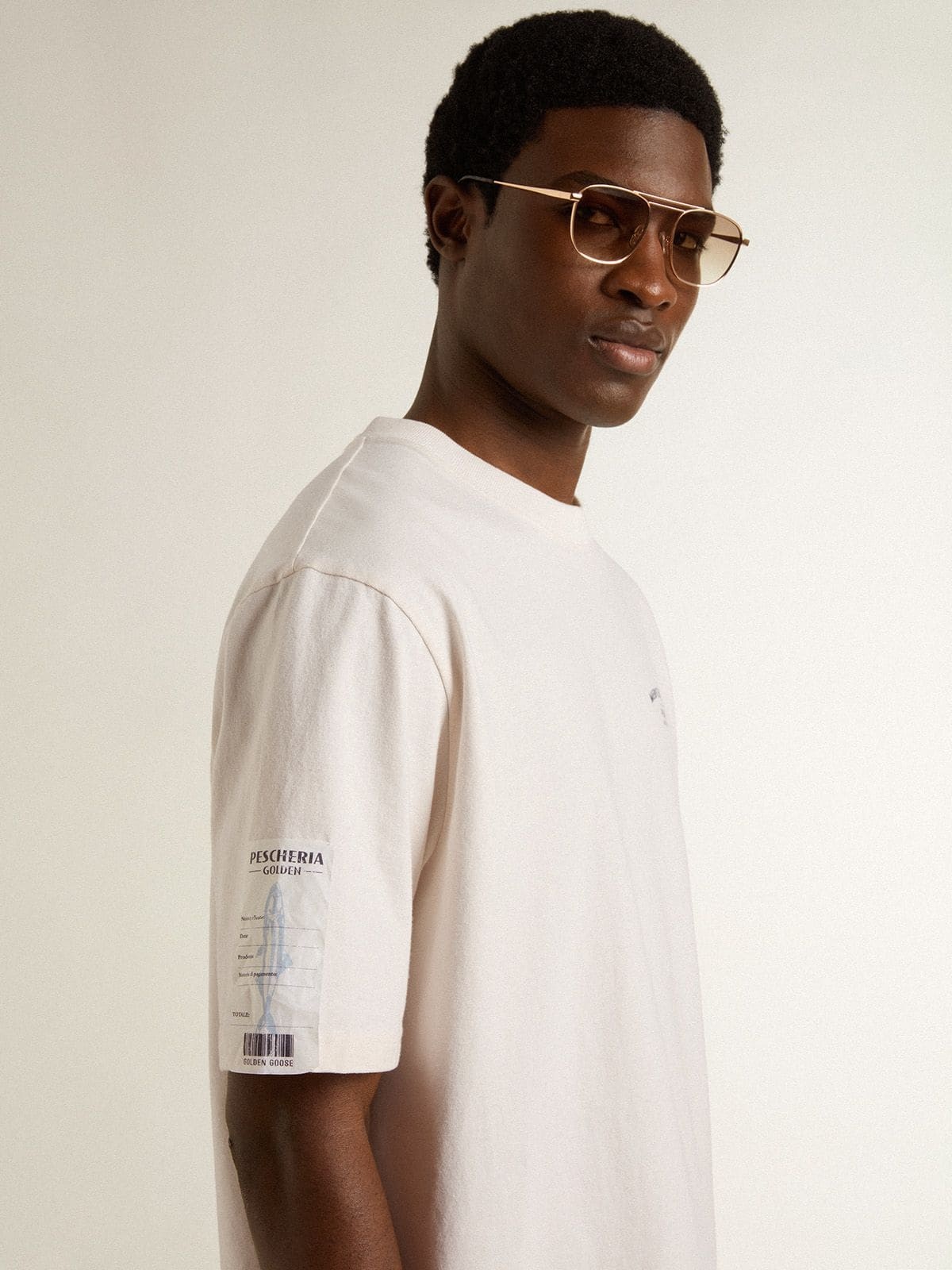 White unisex T-shirt with Mediterranean print and Pescheria Golden patch on the sleeve - 5