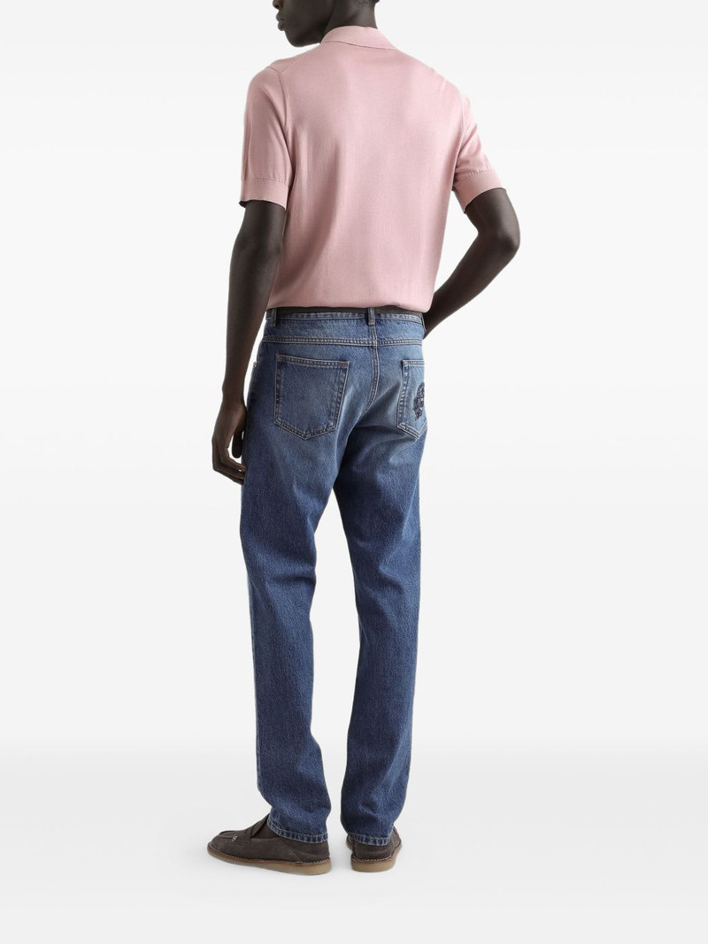 button-fastening jeans 3