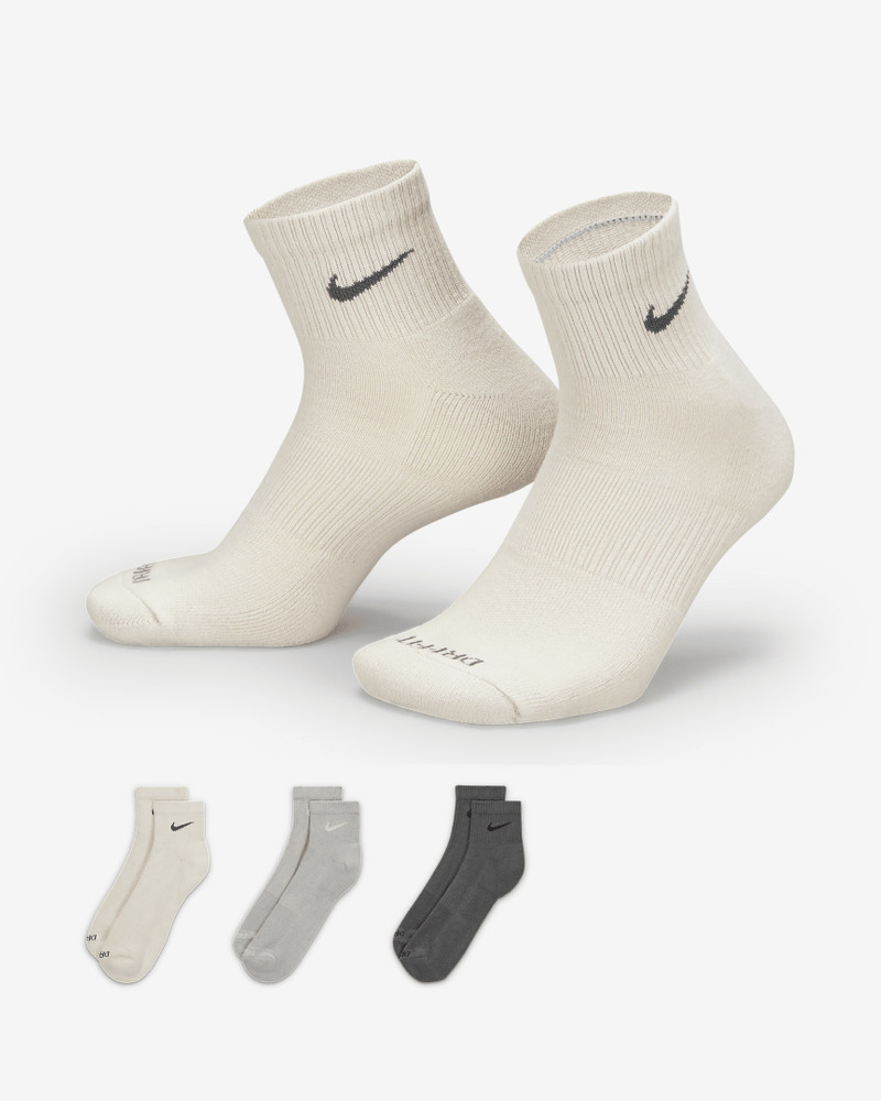Nike Everyday Plus Cushioned Training Ankle Socks (3 Pairs) 1