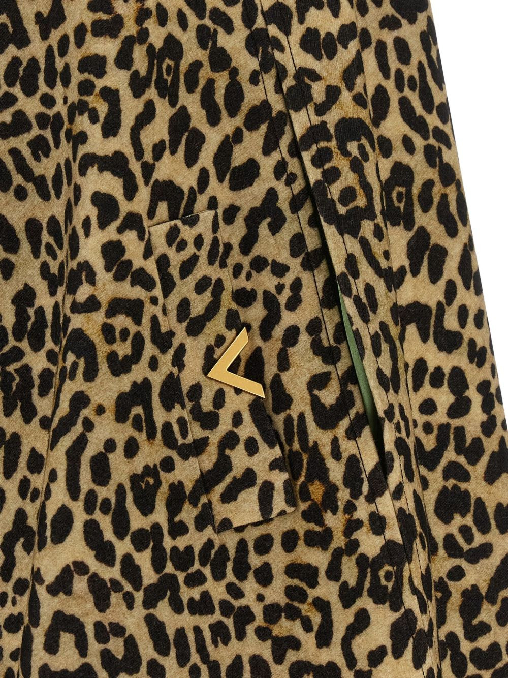 button closure cape - 4