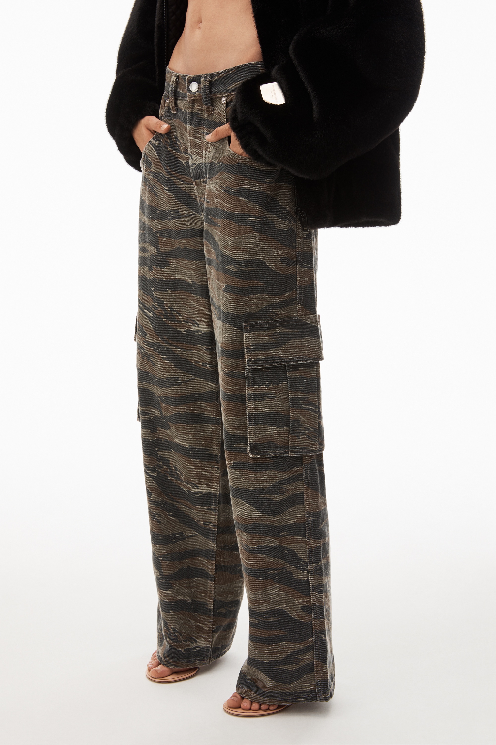 camo bagged out pocket jean in denim - 3