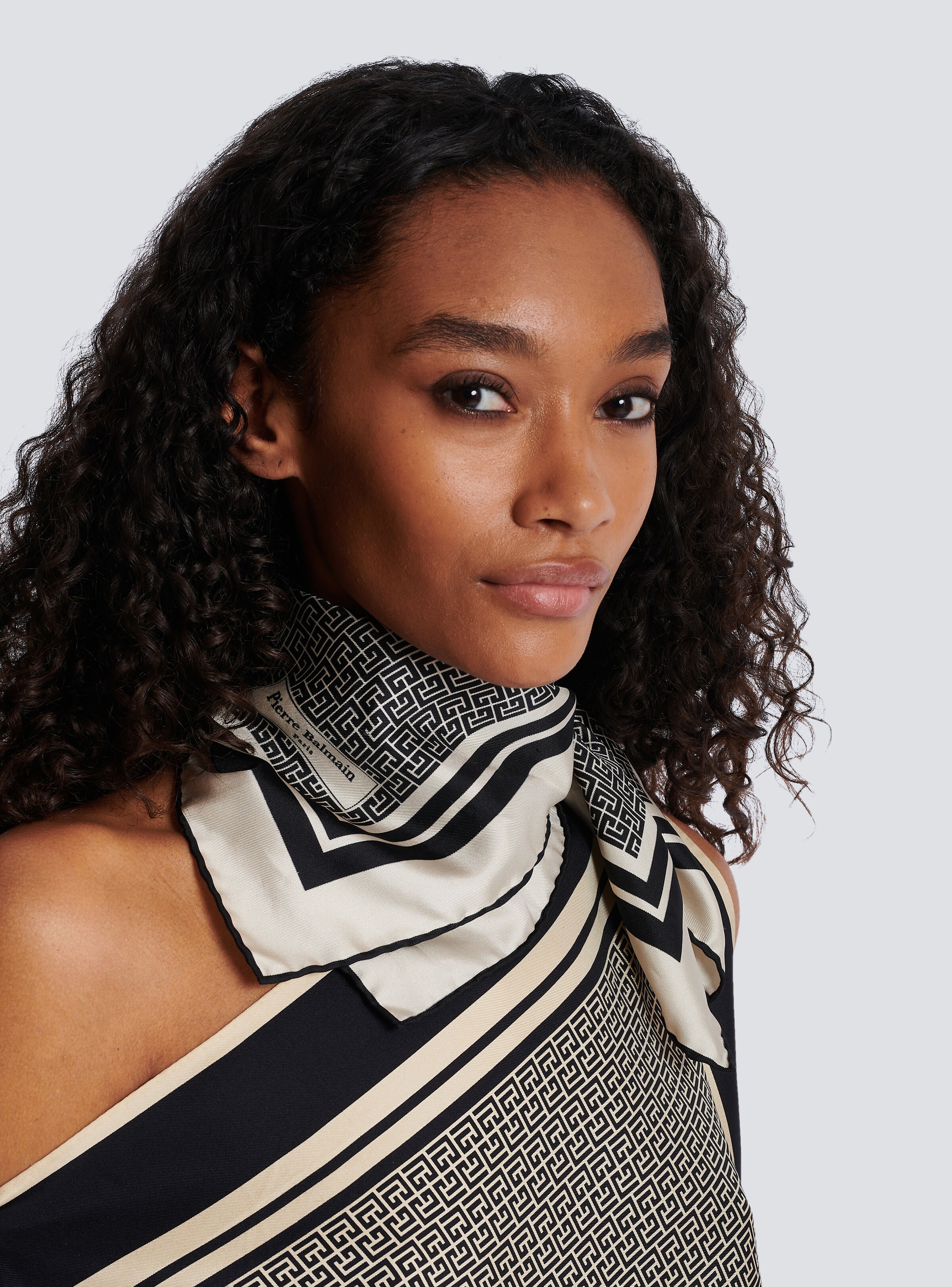 Square silk scarf with monogram print - 4