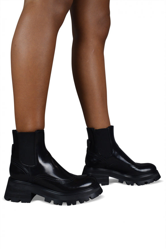 Alexander Mcqueen Women Wander Chelsea Boots - 2