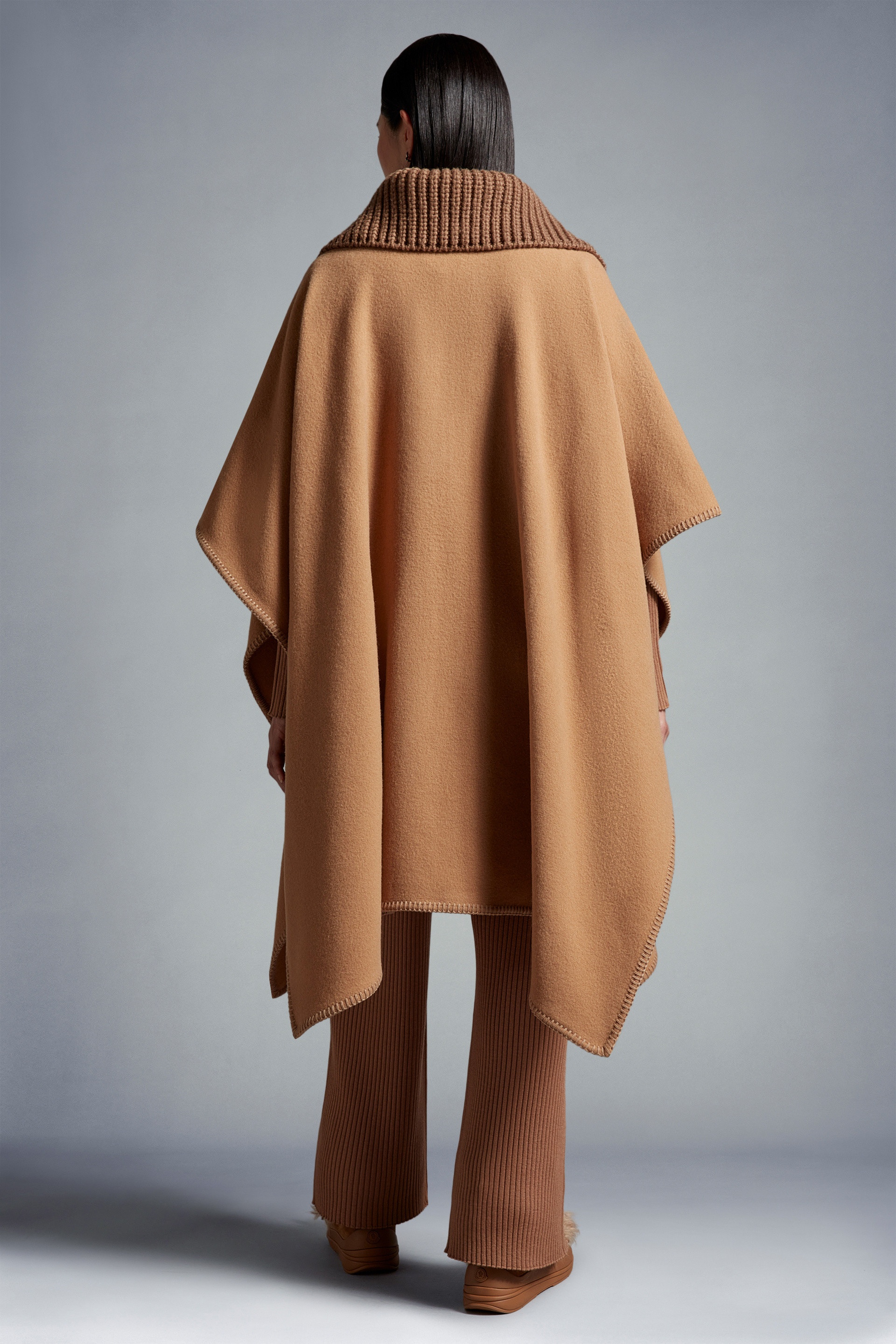 ポンチョ・ケープ Moncler Virgin Wool Blend Cape Moncler Navy Virgin Wool Blend Cape | Balardi