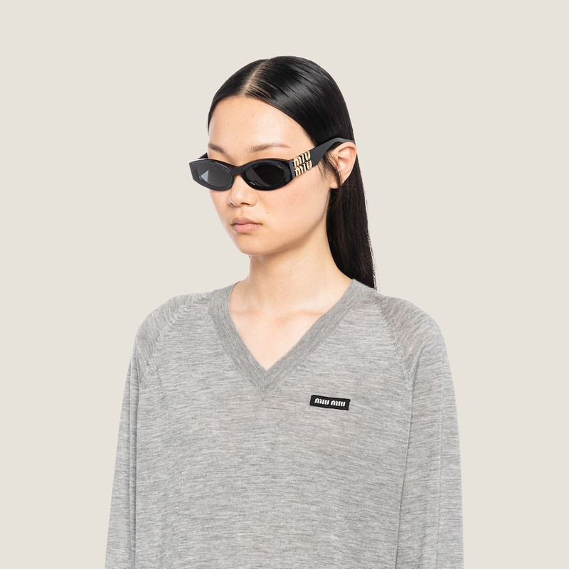 Cashmere and silk V-neck sweater 4