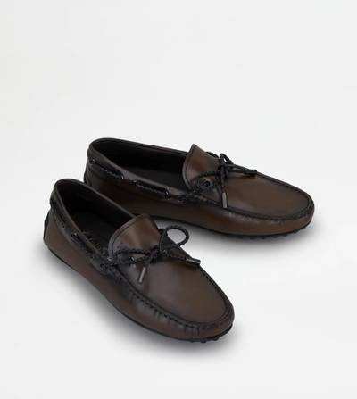 Tod's CITY GOMMINO DRIVING SHOES IN LEATHER - BROWN outlook